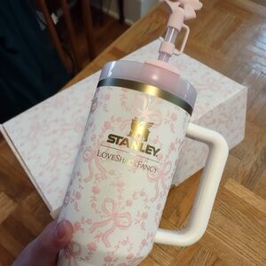 Stanley 1913 x LoveShackFancy Holiday Quencher® H2.0 Flowstate™ Tumbler